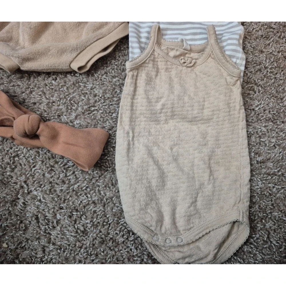 Quincy Mae baby girl bundle set of 4 size 0-3 months